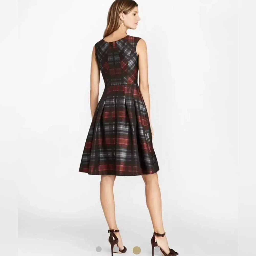 NWOT Brooks Brothers Tartan Jacquard Red and Black Pleated Dress Size 8 - Picture 3 of 9